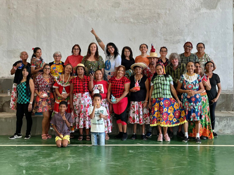 Prática da Danças Populares reúne público diverso na Vila da Música