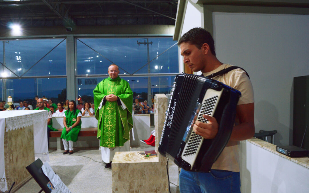 Espetáculo “Santa Sanfona” leva arte, fé e emoção para o monumento de Nossa Senhora de Fátima, em Crato